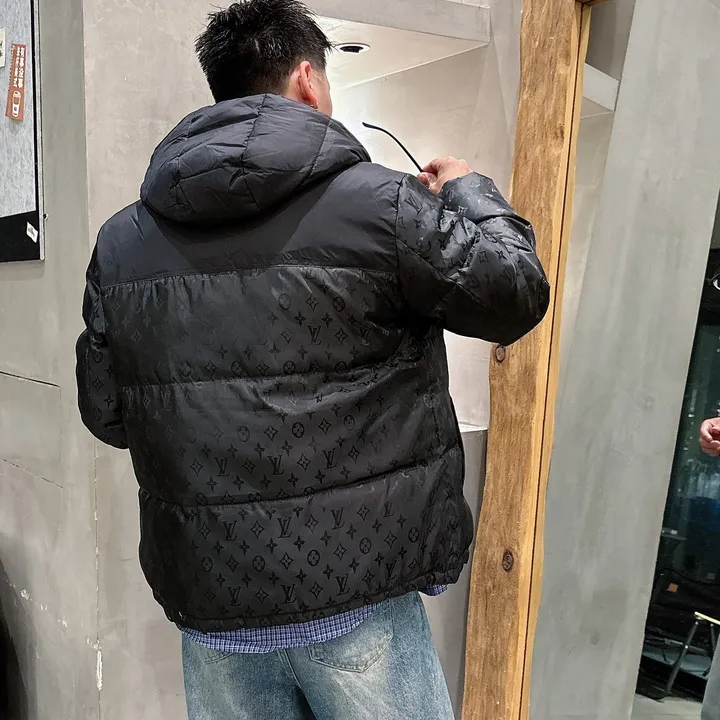 ルイヴィトン モノグラム ダウンジャケット