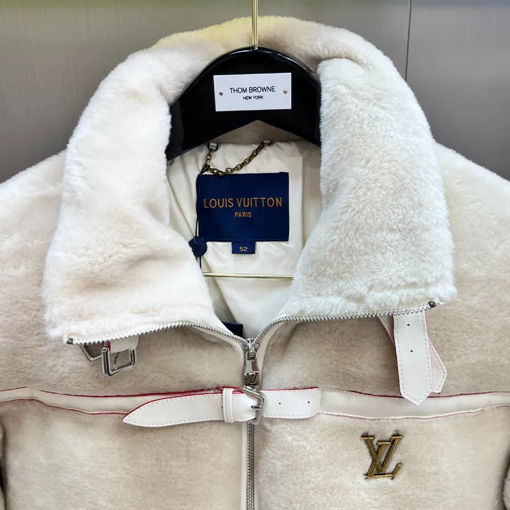 極美品 ルイヴィトン ダウンジャケット