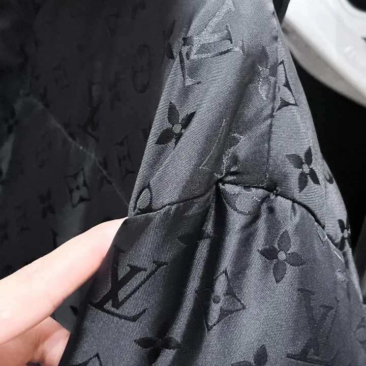 ルイヴィトン ダウンコートフード付き