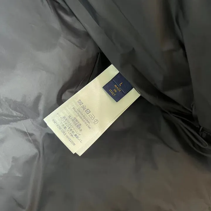 ルイヴィトンダウンジャケット エンボス