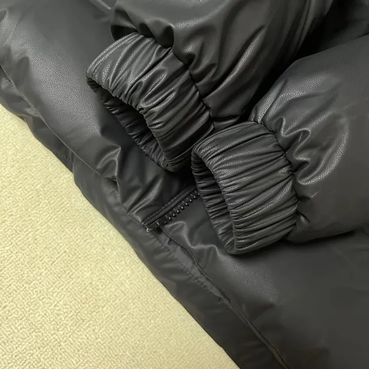 ルイヴィトンダウンジャケット エンボス