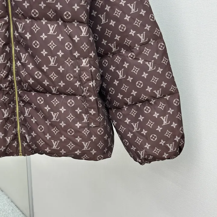 ルイヴィトン ダウンジャケットブラウン