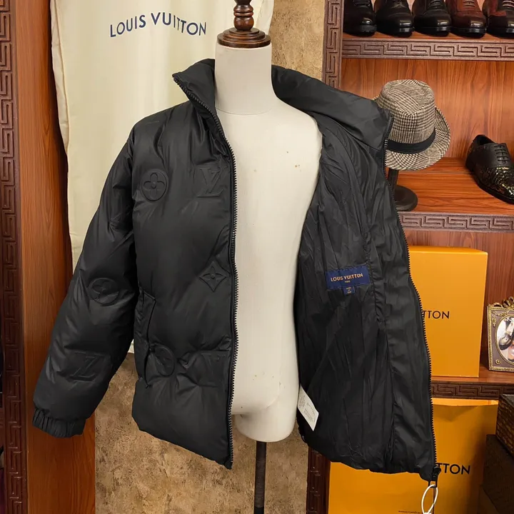 LOUIS VUITTON ショートダウン 軽量 暖かい