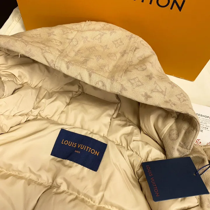 LOUIS VUITTON  ロゴ フルプリントダウンジャケット