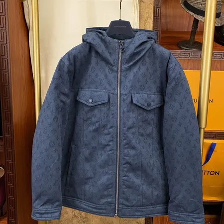 ルイヴィトン ダウンジャケット