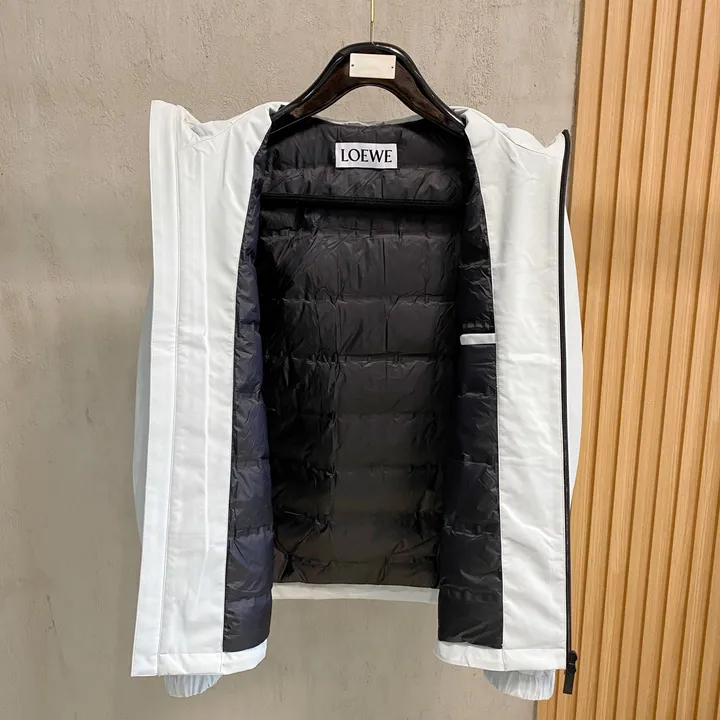 ロエベ オン ダウンジャケットホワイト