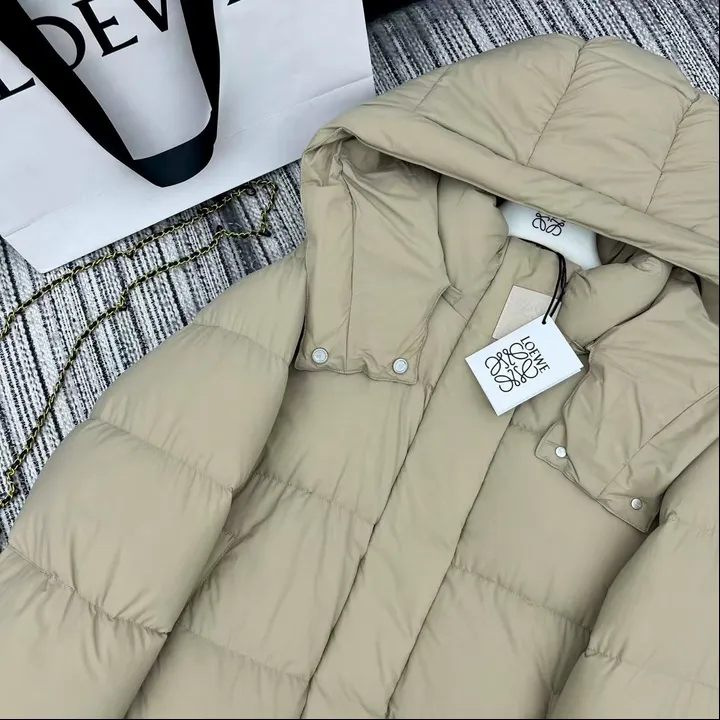 LOEWE 短丈ダウンジャケット