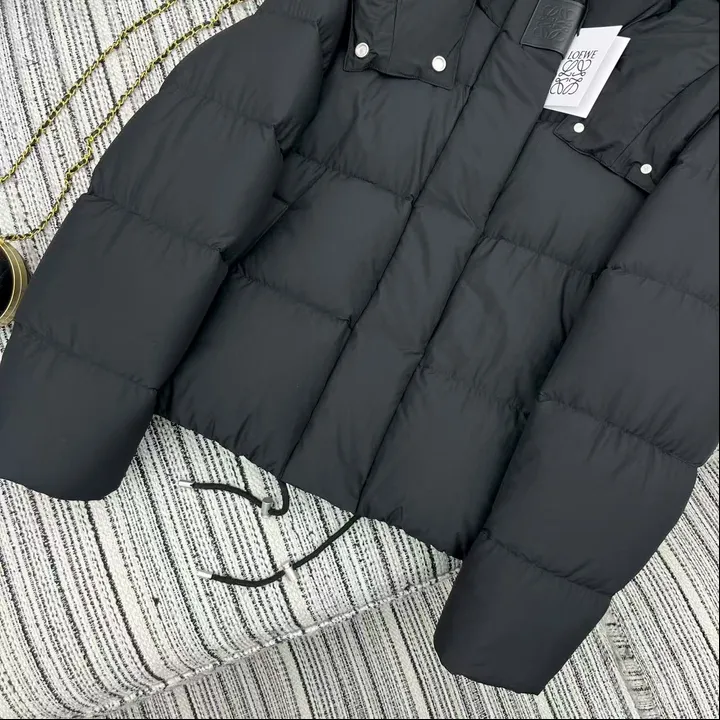 LOEWE ダウン レザーパッチ