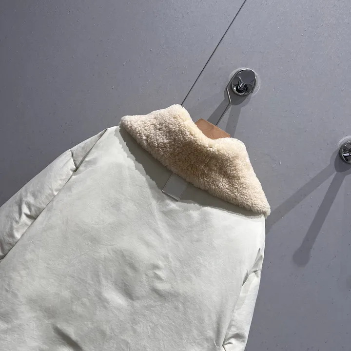 ロエベ ダウンコート きれいめ