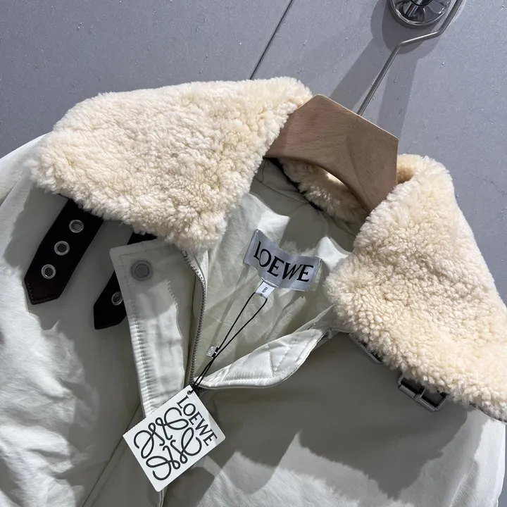 ロエベ 冬 服 ゆったり