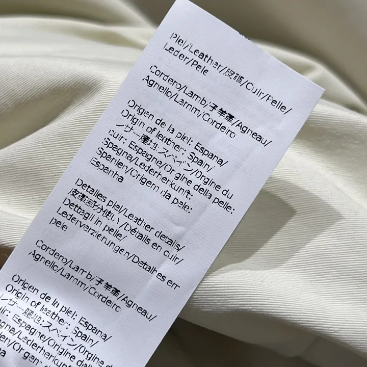 ロエベ ダウンコート きれいめ