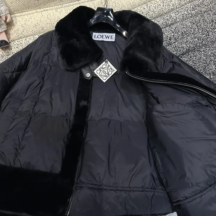 LOEWE ダウンジャケット ふんわり