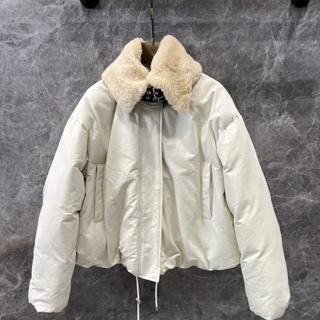 LOEWE ダウンジャケット レディース