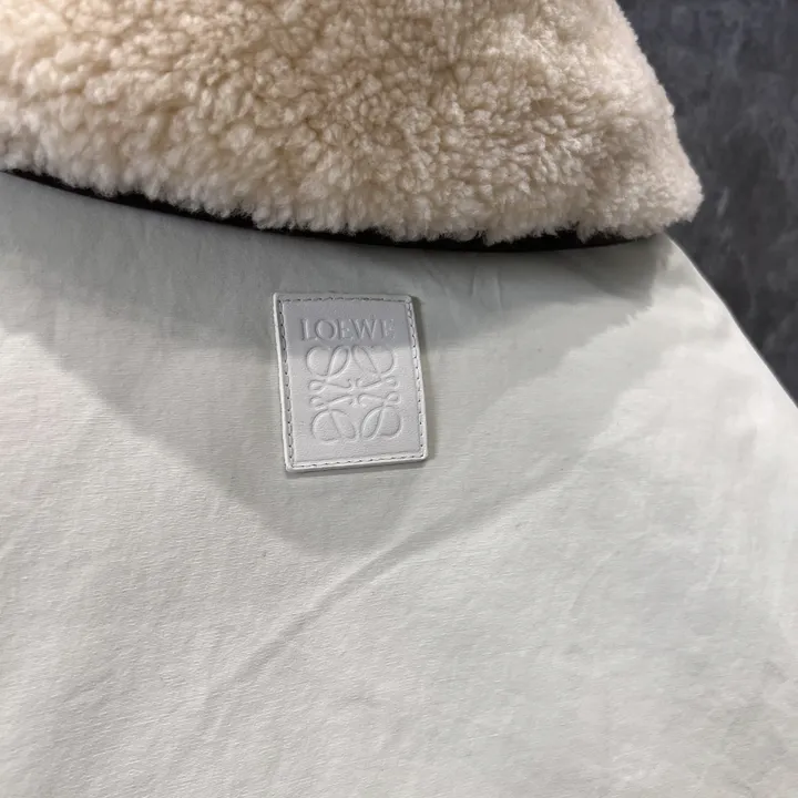 ロエベ パファージャケット 秋冬 おしゃれ