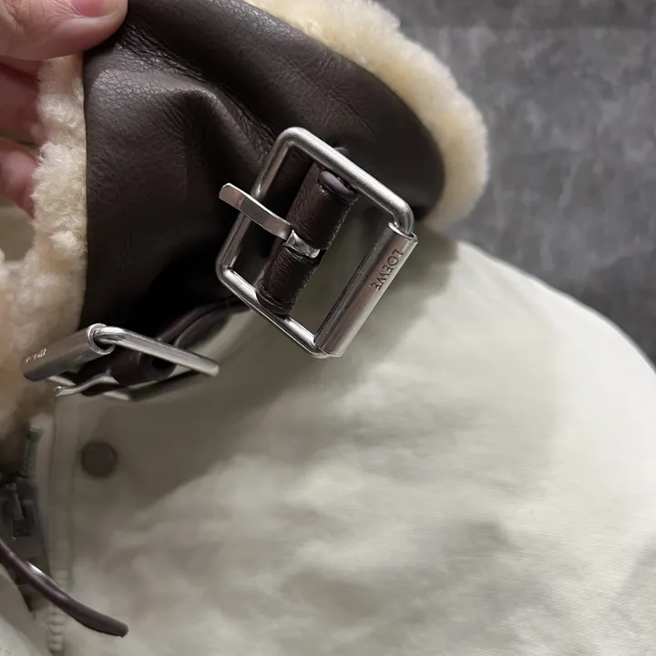 LOEWE ダウンジャケット レディース