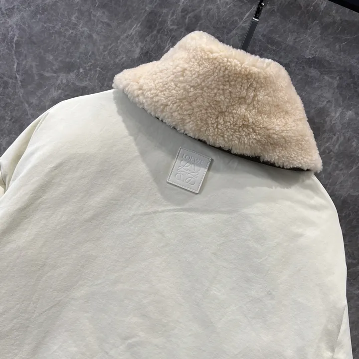 LOEWE ウンジャケット バックルストラップ付き