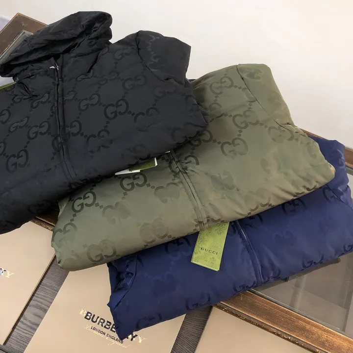 グッチ カーキ ダウンジャケット