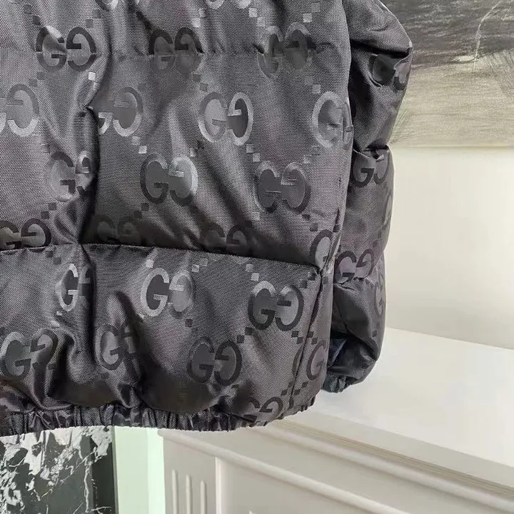 GUCCI ブラック ダウン メンズ