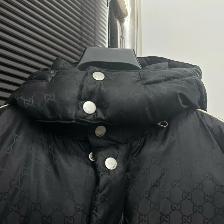 グッチ フード付き ダウンジャケット