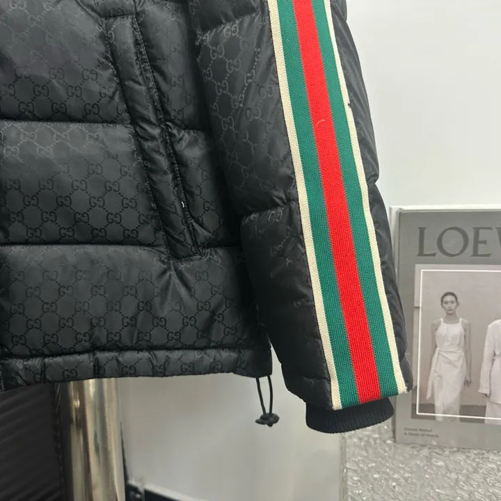 グッチ フード付き ダウンジャケット
