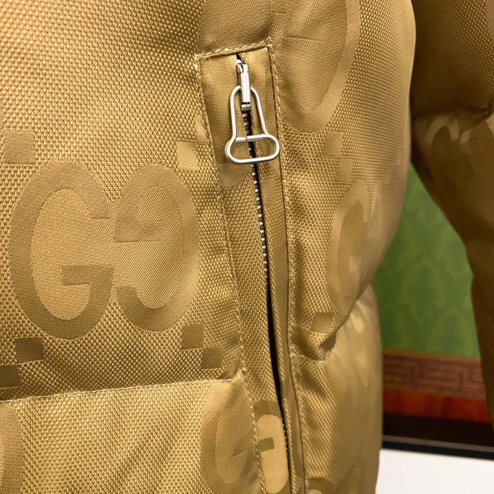 グッチ ダウンジャケット ベージュ