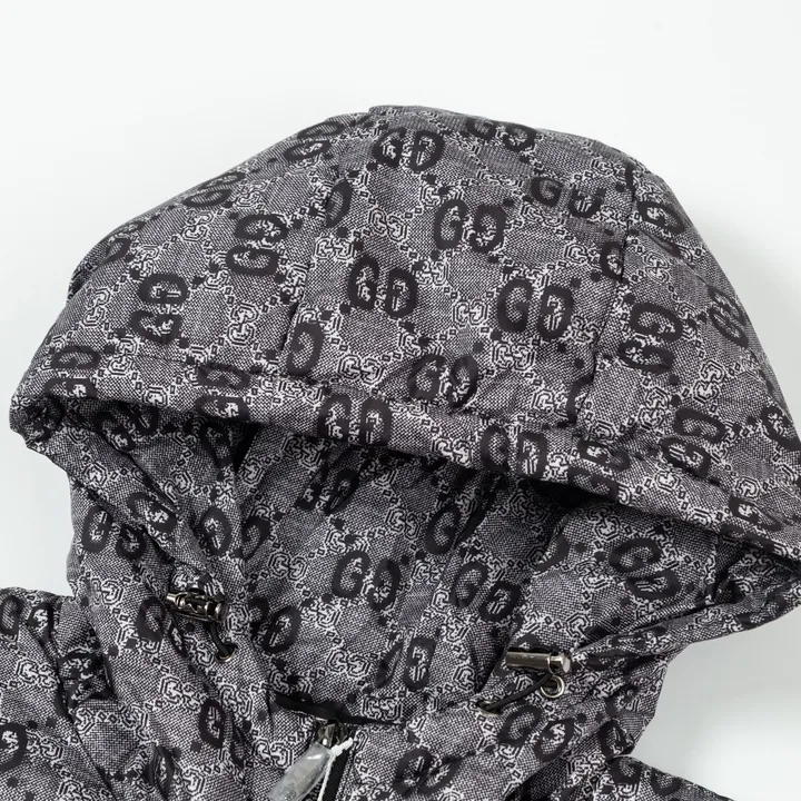 GUCCI ダウン ジャケット 軽量 暖かい