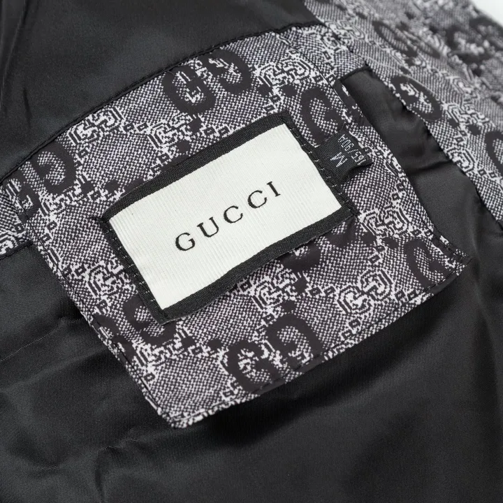 グッチ ダウン ジャケット レザーパッチ