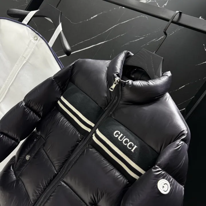 グッチ 袖ロゴ ダウンジャケット