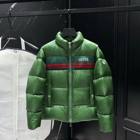 グッチ ウェブストライプ ダウンジャケット