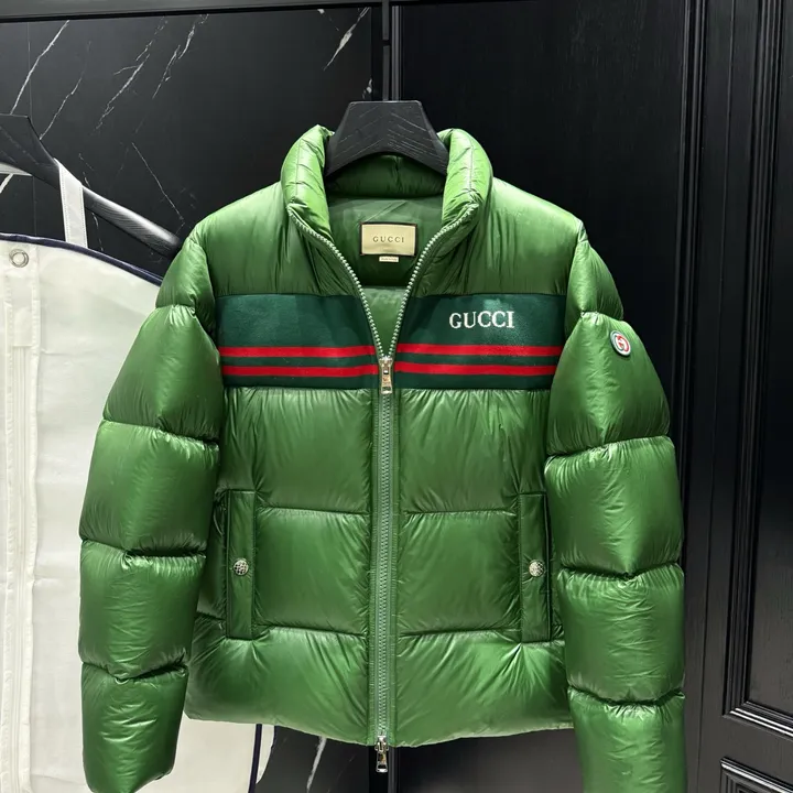 グッチ 袖ロゴ ダウンジャケット