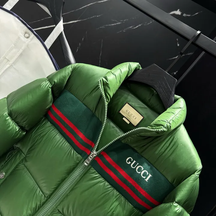 グッチ ウェブストライプ ダウンジャケット