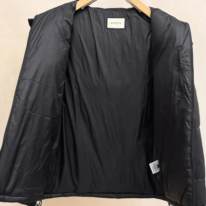 GUCCI ダウン ジャケット GGインサート付き