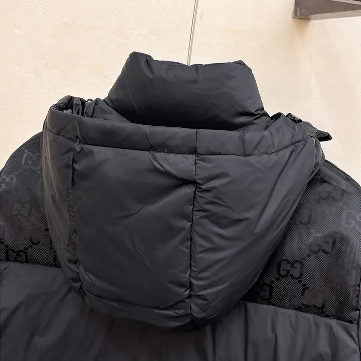 GUCCI ブラックダウン