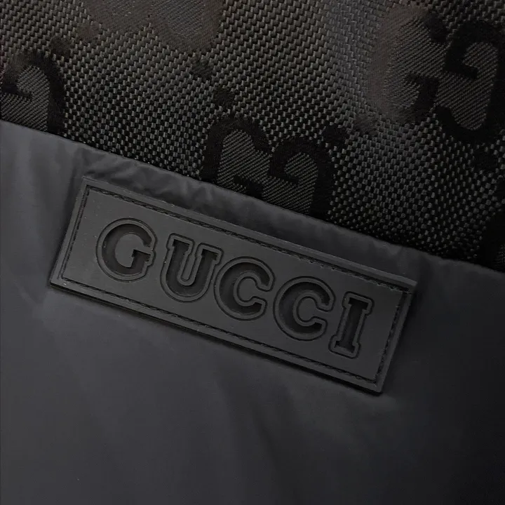 GUCCI ダウン ジャケット GGインサート付き