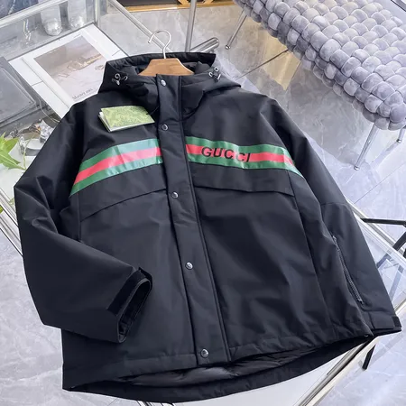 GUCCI ダウン ジャケット ロゴプリント