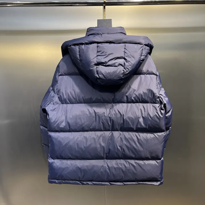 GUCCI ダウンジャケット フード付き