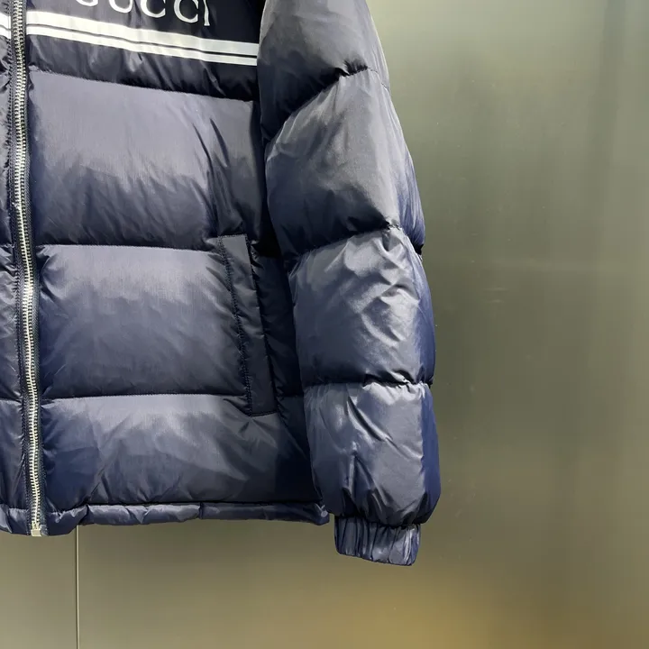 GUCCI 暖かいダウンジャケット