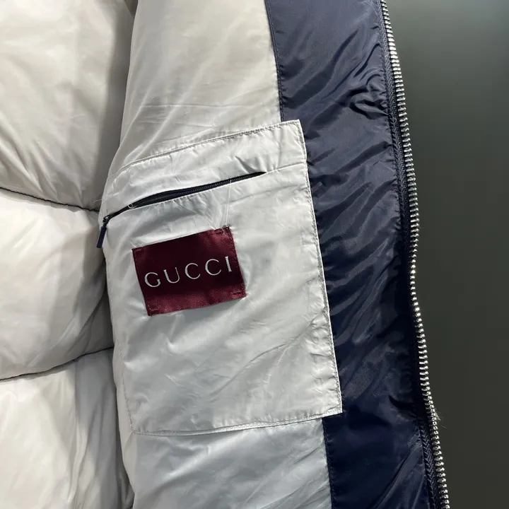 GUCCI ダウンジャケット フード付き