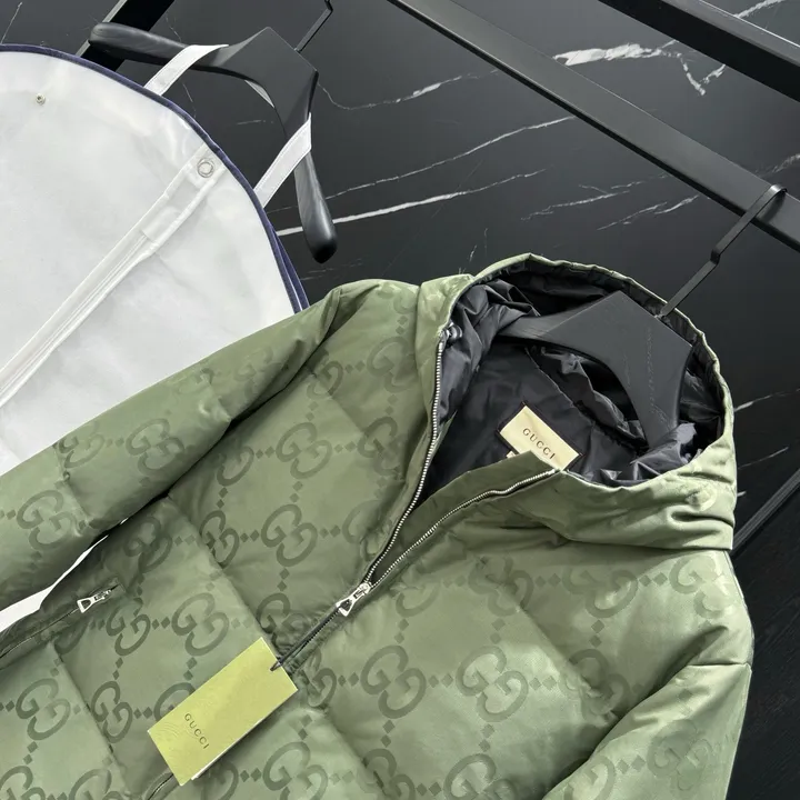 グッチ ライトダウン メンズ