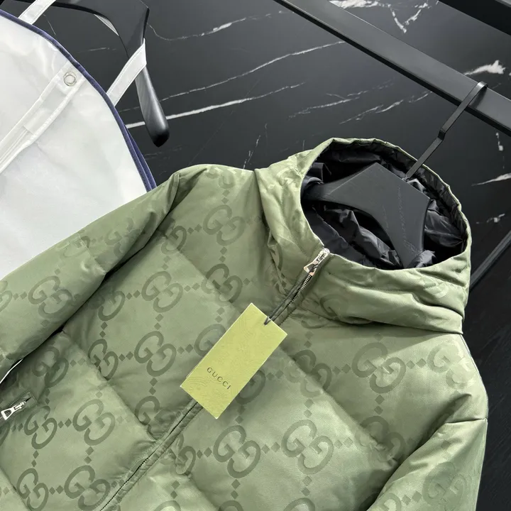 GUCCIショートダウン メンズ