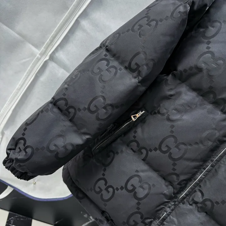 グッチ ナイロン ダウンジャケット