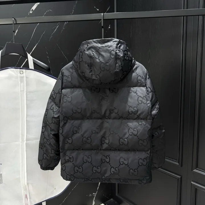 GUCCI ダウンジャケット 定番 人気