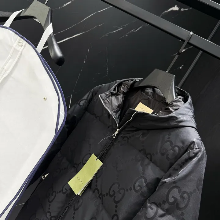 GUCCI ダウン ジャケット メンズ 流行り