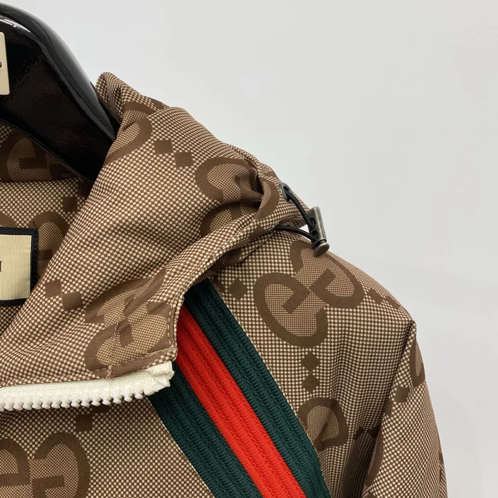 GUCCI ダウンジャケット ストライプ付き