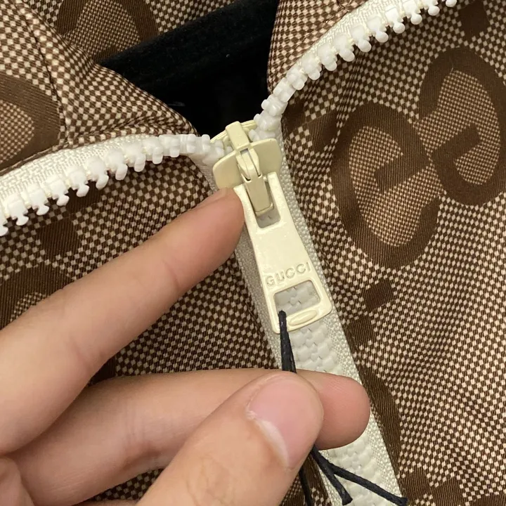 GUCCI ダウン 男 女