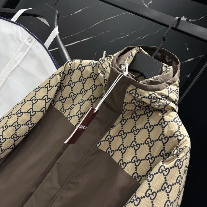 グッチフード付きダウンコート ショート丈