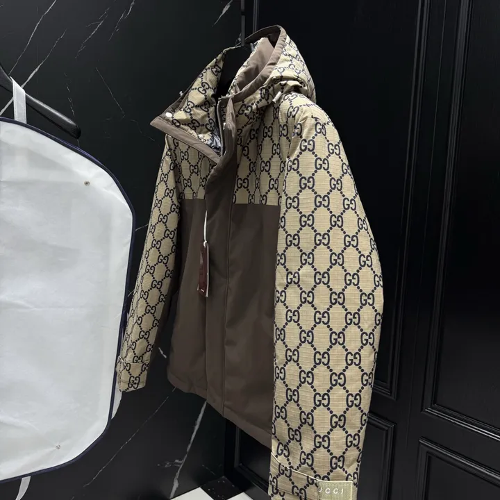 グッチフード付きダウンコート ショート丈