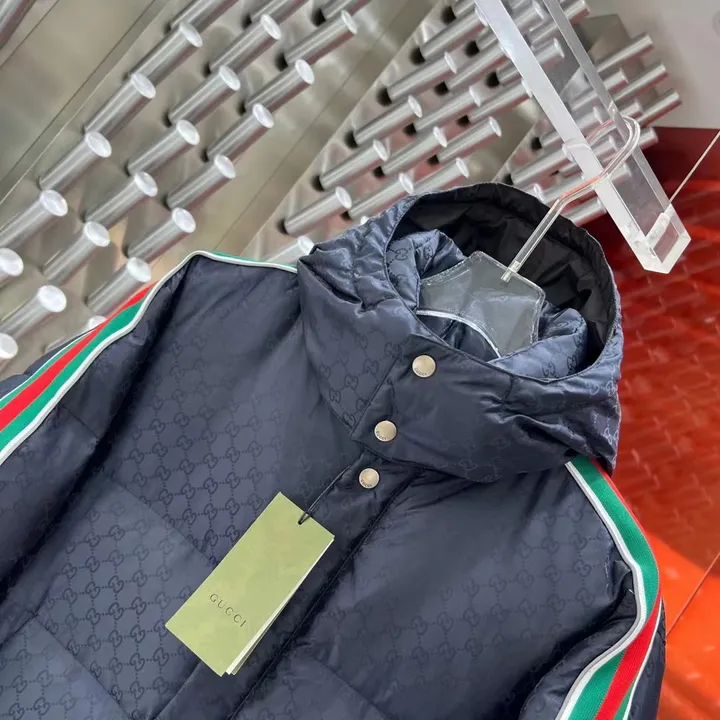 GUCCI ダウンジャケット 赤緑の縞