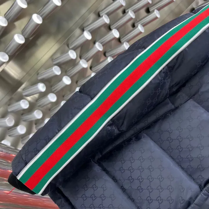 GUCCI ダウン 715519
