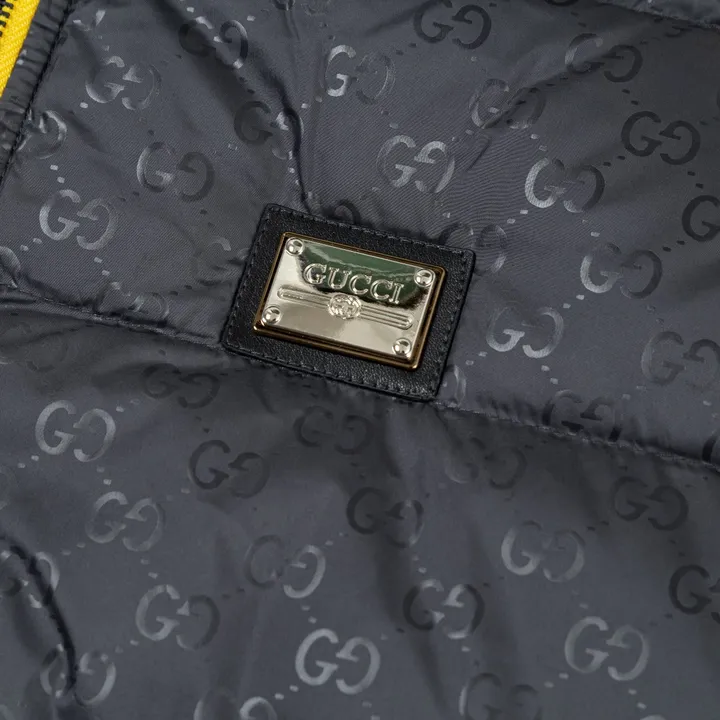 グッチ フード付き ダウンジャケット